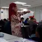 Cara guru merespons alasan muridnya terlambat jadi sorotan. (dok. Twitter @Nuneon1)