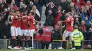 2. Manchester United, meski performanya menurun namun masih memiliki kekayaan mencapai 187 juta dolar AS. Kerjasama dengan Chevrolet selama 7 tahun menambah pundi-pundi klub asal Inggris ini. (AFP/Oli Scarff)