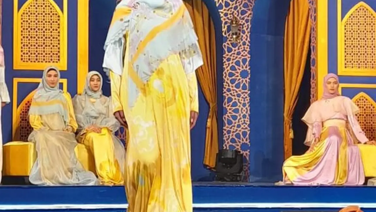 Busana Muslimah dengan Teknik Kintsugi