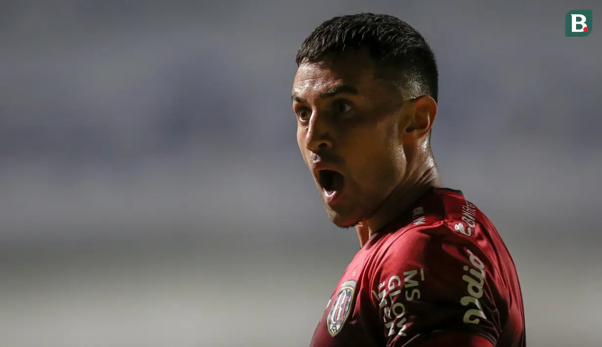 Di skuat juara Bali United ada nama Stefano Lilipaly. Pemain naturalisasi berdarah Belanda ini hanya mampu mempersembahkan enam gol dan enam assist dalam 30 penampilannya di BRI Liga 1 musim ini. Peranannya pun juga mulai tergantikan oleh Eber Bessa dan Privat Mbarga. (Bola.com/Bagaskara Lazuardi)
