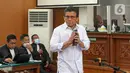 <p>Terdakwa kasus pembunuhan Brigadir Yosua Hutabarat atau Brigadir J, Ferdy Sambo memberikan isyarat saat mengikuti sidang lanjutan di Pengadilan Negeri Jakarta Selatan, Jakarta, Selasa (13/12/2022). Sidang tersebut beragendakan mendengarkan kesaksian tiga orang saksi yakni Richard Eliezer, Ricky Rizal, dan Kuat Ma'ruf. (Liputan6.com/Faizal Fanani)</p>