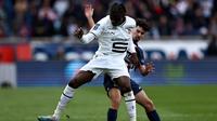 Chelsea dikabarkan sudah mengamankan jasa gelandang Rennes Lesley Ugochukwu untuk musim ini (AFP)