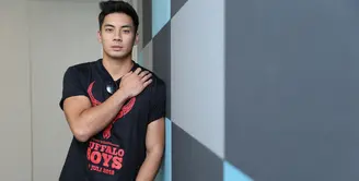 Pengalaman berbeda dirasakan oleh aktor yang selama ini berkiprah di industri hollywood. Yoshi Sudarso, pemeran Rangers Biru dalam serial televisi Power Rangers. (Adrian Putra/Bintang.com)