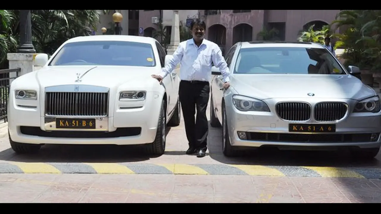 Tukang Cukur Naik Rolls Royce Untuk Kerja, Kok Bisa?