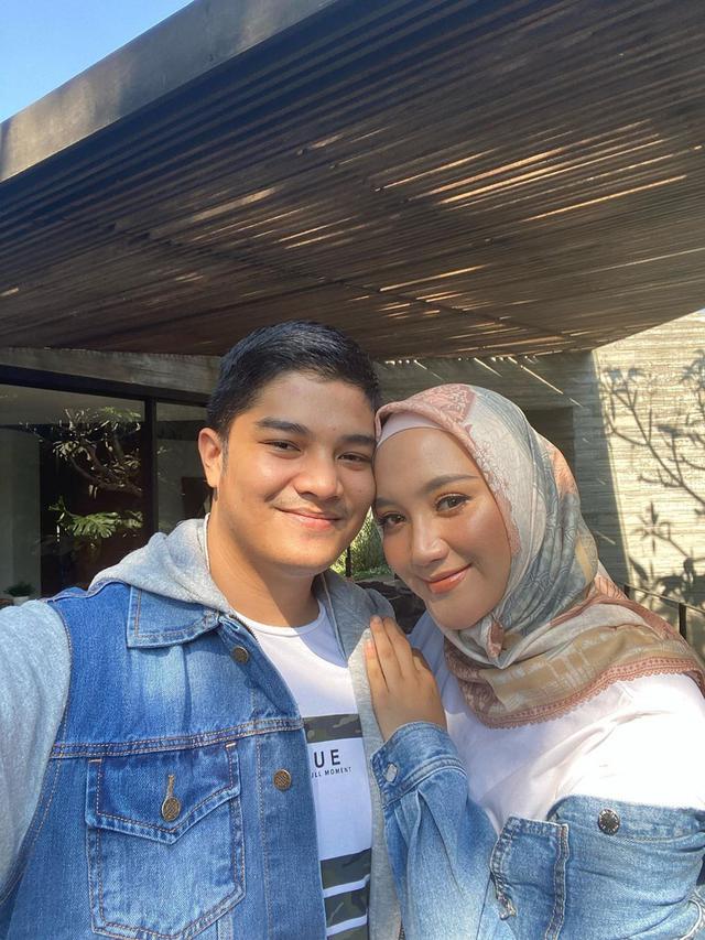 Jelang Melahirkan, Ini 6 Potret Maternity Shoot Erica Putri dan Suami