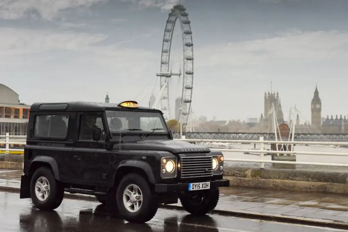 Cuma di London, Land Rover Defender Dipakai Jadi Taksi