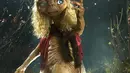 Tahun ini, Heidi Klum dan suami kembali menghidupkan karakter ikonik dengan muncul sebagai alien E.T. yang legendaris. Dengan dedikasi tinggi pada detail, Heidi dan sang suami kini cosplay menjadi versi alien perempuan dan laki-laki E.T dari film Steven Spielberg tahun 1982  ET the Extra-Terrestrial. [@heidiklum].