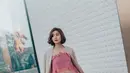 Salah satunya saat ia tampil manis dengan busana bernuansa nude-pink yang feminin [@febbyrastanty]