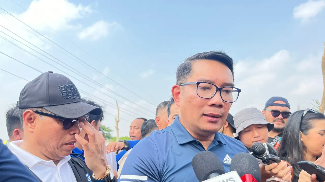 Ridwan Kamil di Waduk Aseni.
