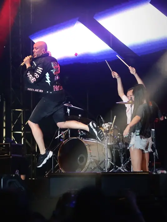 Grup Musik Aqua tampil di The 90's Festival 2019. (Bambang E Ros/Fimela.com)