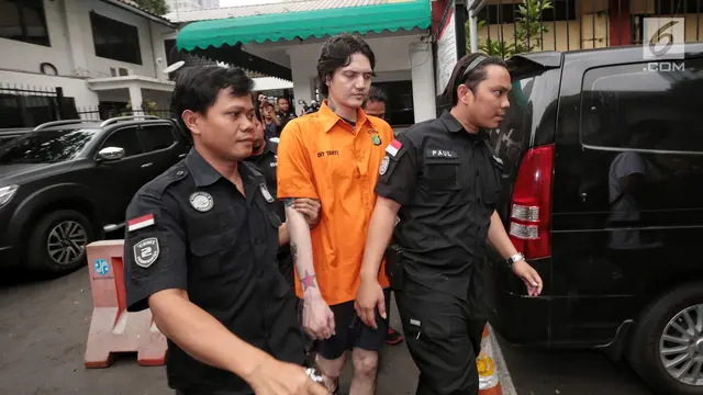 Anak musisi Achmad Albar, Ozzy Albar