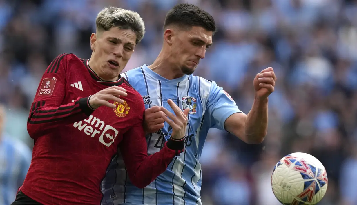 Bermain imbang 3-3 di waktu normal, MU menang dengan skor 4-2 melalui adu penalti. (AP Photo/Alastair Grant)