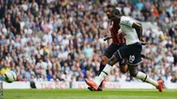 Adebayor Cetak Gol Keempat untuk Spurs