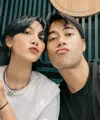 Pasangan Stylish Vidi Aldiano dan Sheila Dara. [@vidialdiano]