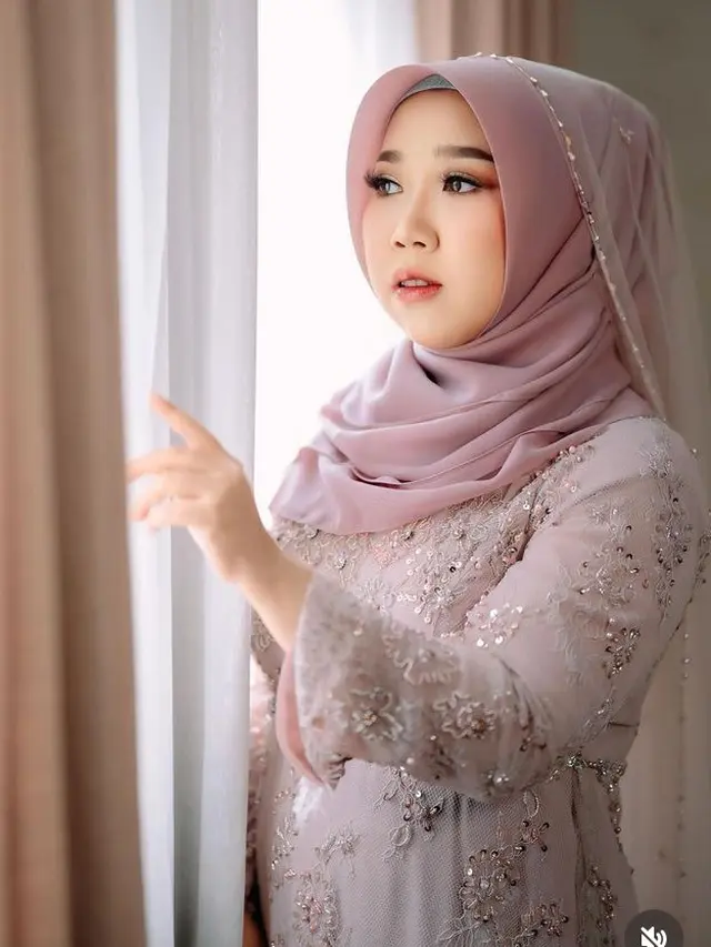 Kiky Saputri saat tasyakuran empat bulanan kehamilan. [@windrafotografi]