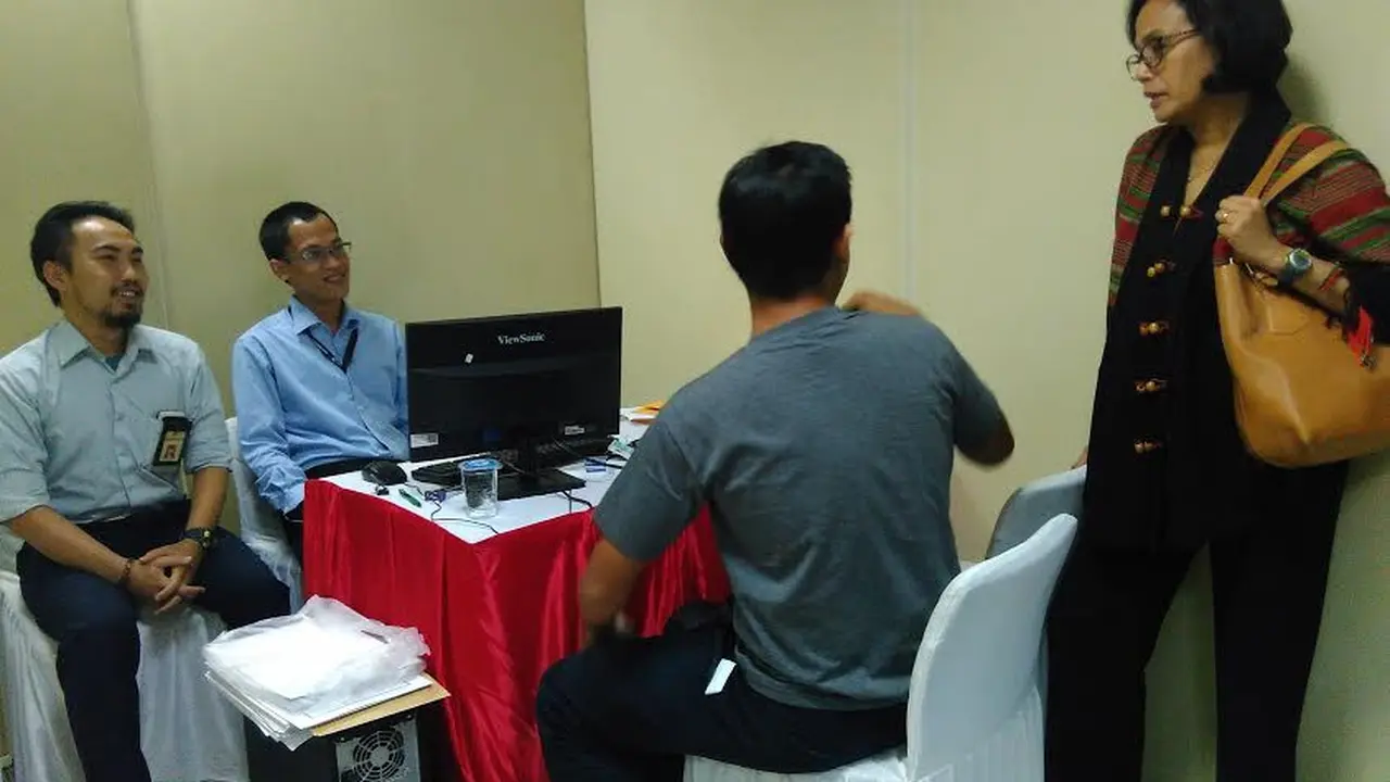 Menkeu Sri Mulyani menggelar sidak ke Kantor Pusat Ditjen Pajak guna memastikan program tax amnesty berjalan maksimal.(Liputan6.com/Fiki Ariyanti)