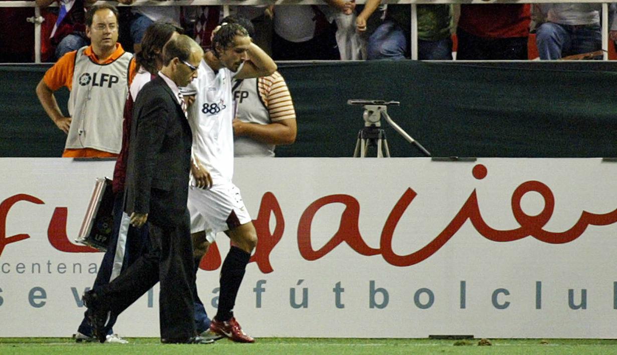 Antonio Puerta yang sempat sadarkan diri akhirnya meninggal dunia akibat serangan jantung dan kemudian meninggal tiga hari kemudian pada 28 agustus 2007. (Foto: AFP/Cristina Quicler)