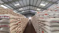 Turunkan Harga, Bulog Guyur Beras SPHP ke Pedagang Bogor