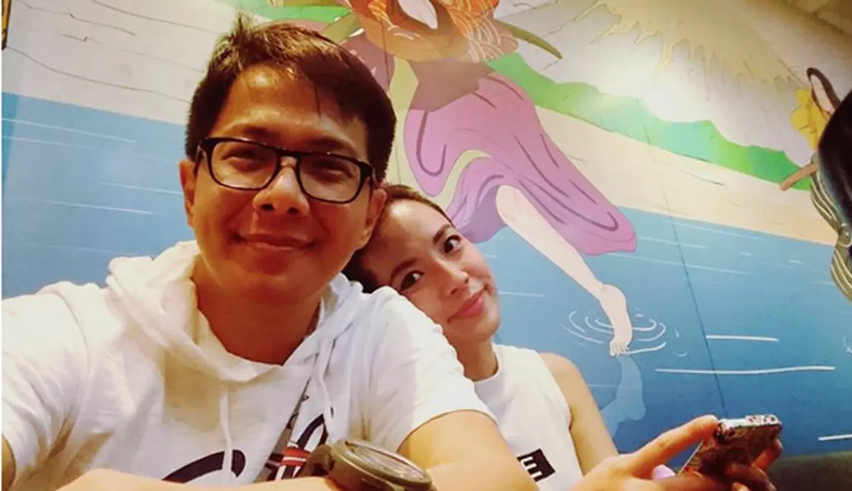 Saat ditemui di kawasan Kuningan, Delon mengaku berkurang job. Baik acara on air maupun off air. Meski demikian, ia masih ikut mengisi acara bukber bersama dengan artis satu label. (Instagram/delonthamrin)