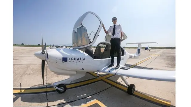 Bercita-cita menjadi pilot sejak kecil
