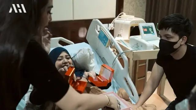 Cucu Pertama Lahir, Ini 6 Potret Ashanty Beri Hadiah Perhiasan Mewah untuk Baby A
