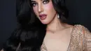 Dipulas oleh MUA Arie Khayz, Tasya Farasya tampil dengan makeup glamor yang khas Miss Universe [@tasyafarasya]