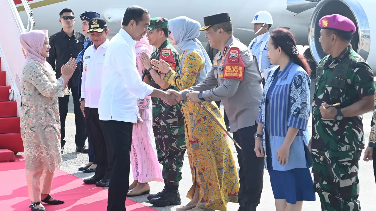 Presiden Joko Widodo atau Jokowi bersama Ibu Negara Iriana melakukan kunjungan kerja ke Provinsi Sumatera Utara (Sumut), Kamis (14/10/2024).