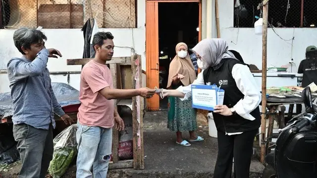 BRI Peduli Gerak Cepat Bagikan Masker dan Vitamin Lindungi Warga dari Abu Vulkanik Krakatau