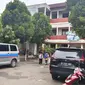 Tampak SDN Pengasinan 1, Kecamatan Sawangan, Kota Depok, usai ditemukan belasan siswa keracunan makanan kadaluarsa. (Liputan6.com/Dicky Agung Prihanto)