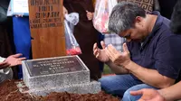 Pemakaman Renita Sukardi (Nurwahyunan/bintang.com)