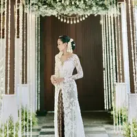 Maudy Ayunda dalam kebaya rancangan Eddy Betty. Foto Instagram.