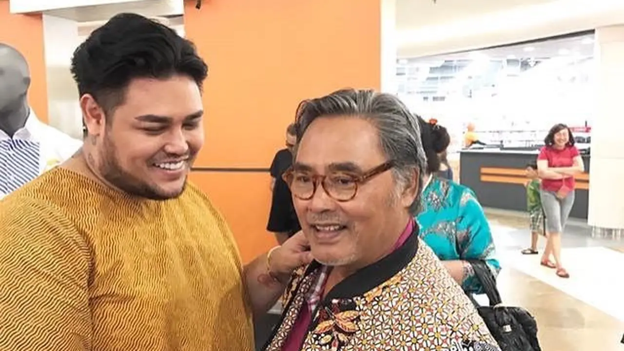 [Fimela] Potret Kenangan Ivan Gunawan dan Ayahnya