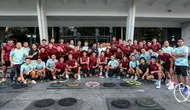 Skuad Tiimnas Indonesia U-20 usai menggelar latihan gym di Ring Road Stadion Utama Gelora Bung Karno, Jakarta, Rabu (15/5/2024). (Bola.com/Bagaskara Lazuardi)
