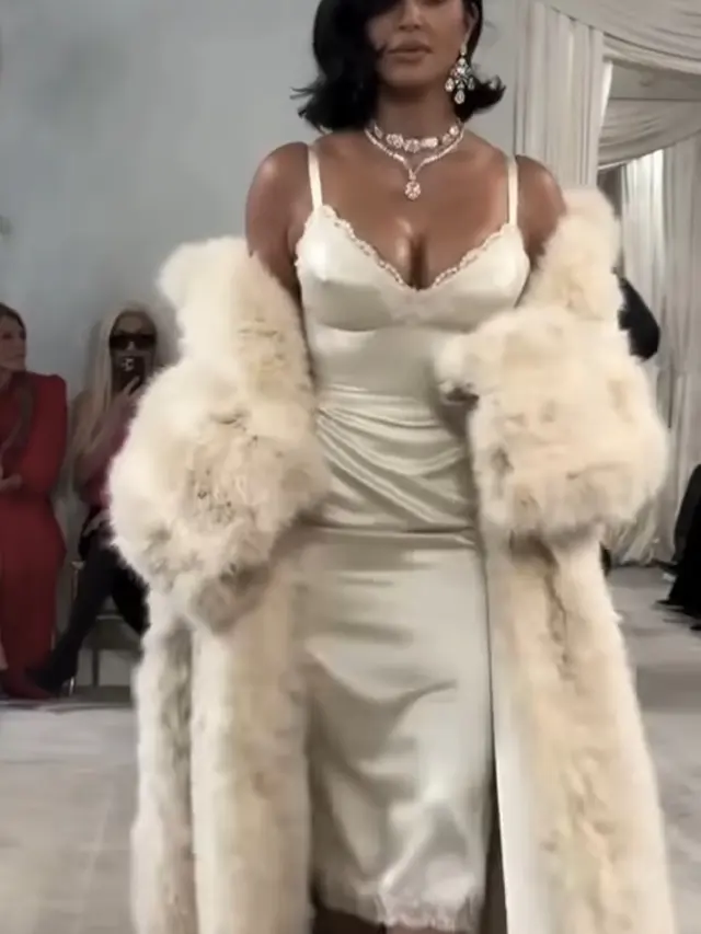 Gaya Rambut  Kim Kardashian Trending di TikTok. [@kimkardashian]