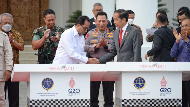 Presiden Joko Widodo atau Jokowi  meresmikan Terminal VVIP Bandara Internasional I Gusti Ngurah Rai dan tiga pelabuhan di Bali.  (Dok Kemenhub)