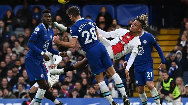 Bek Chelsea, Cesar Azpilicueta ketika melawan Southampton di Premier League 2022/2023.