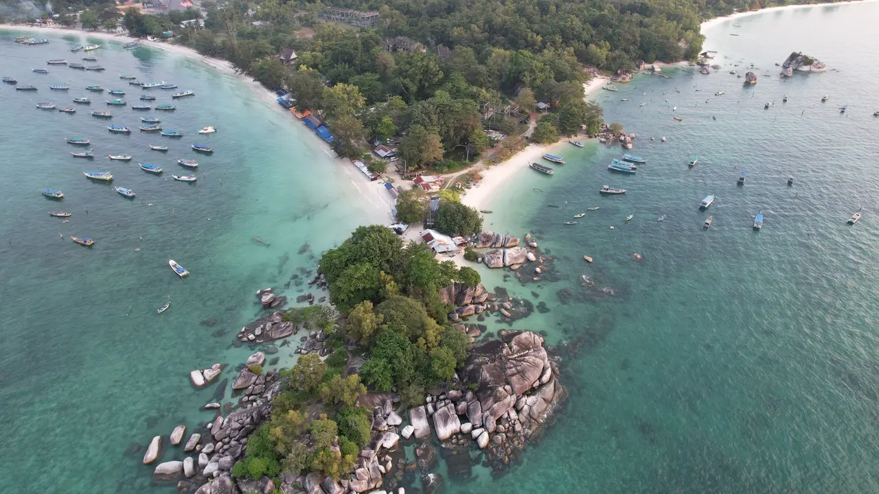 Menjelajah Tanjung Kelayang, Surga di Tropis Belitung