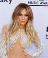 Jennifer Lopez dikabarkan mengandalkan database untuk membantunya memilih pakaian sehari-harinya. (Bintang/EPA)