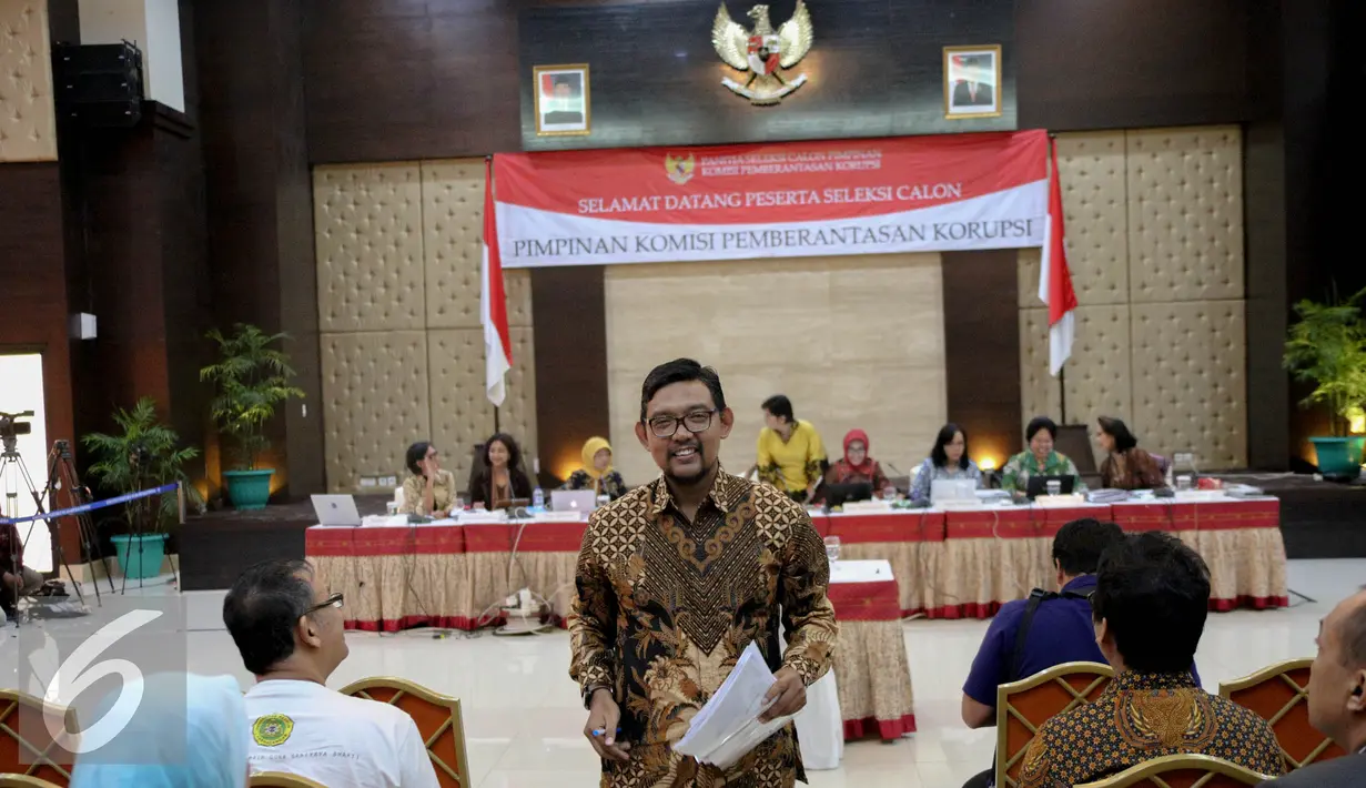 Capim KPK Giri Suprapdiono usai mengikuti wawancara tahap akhir di Gedung Sekretariat Negara, Jakarta, Selasa (25/8/2015). Pada hari ini tujuh capim KPK mengikuti wawancara tahap akhir. (Liputan6.com/Faizal Fanani)
