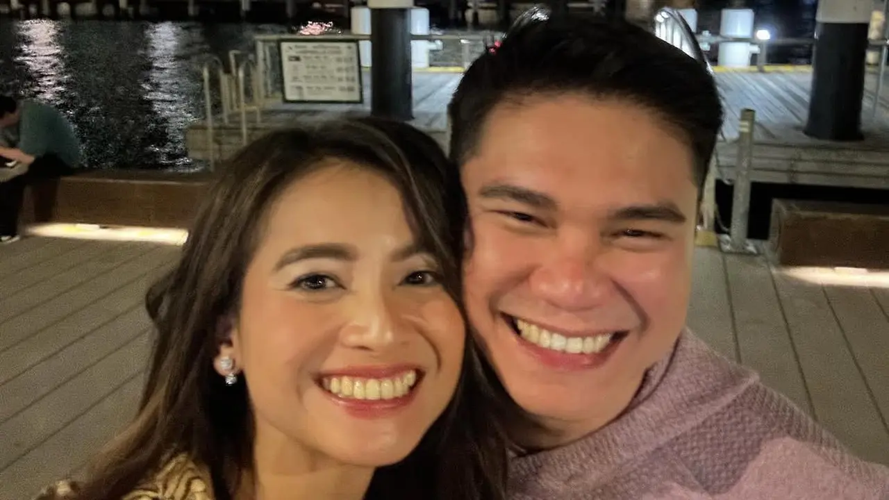 Tinggal Kenangan Begini Gaya Acha Septriasa Bersama Vicky Kharisma