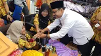 Gus Ipul, Wakil Gubernur Jawa Timur itu juga menyampaikan doa khusus bagi para ibu. (Liputan6.com/Dian Kurniawan)