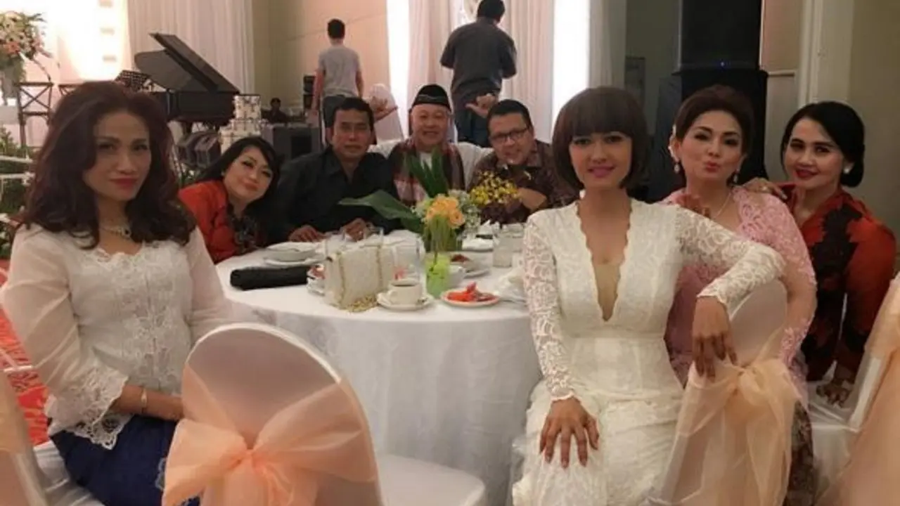 Julia Perez dan Nia Daniaty
