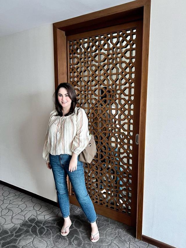 7 Potret Jennifer Dunn yang Kini Pilih Lepas Hijab, Jadi Sorotan