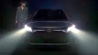 Teaser eksterior Toyota Vios terbaru menunjukkan grill besar dan lampu utama dengan teknologi LED. (YouTube/Toyota Motor Thailand)