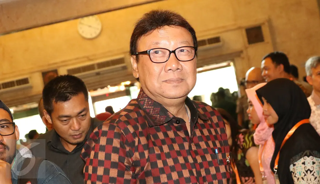 Mendagri Tjahjo Kumolo saat menghadiri rapat pleno terbuka penetapan Cagub dan Cawagub DKI Jakarta, Senin (24/10). (Liputan6.com/Immanuel Antonius)