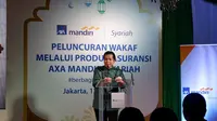 Presiden Direktur AXA Mandiri, Handojo G. Kusuma saat memberikan kata sambutan tentang fitur wakaf dari AXA Mandiri Syariah,di Epicentrum Walk, Jakarta, Senin (13/5/2019).