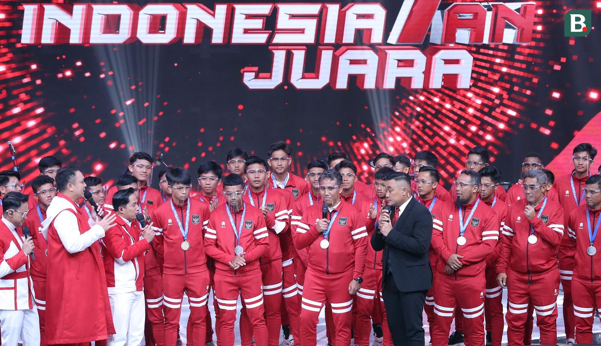 Semua pemain Timnas Indonesia U-16 tampak antusias mengikuti kegiatan Konser 17an Indonesia Juara yang berlangsung di Studio 5 Indosiar, Jakarta. (Bola.com/Abdul Aziz)