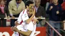 Sevilla&#039;s Frederic Kanoute celebrates with Jesus Navas after scoring against Valladolid during their Spanish league match at Sanchez Pizjuan stadium in Sevilla, on March 21, 2009. AFP PHOTO/CRISTINA QUICLER