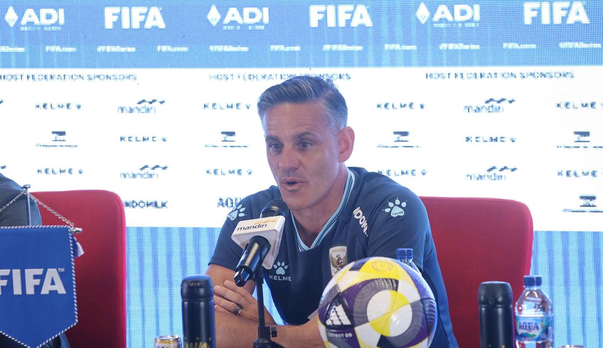 Pertandingan ini menjadi momen debut bagi pelatih baru Indonesia, John Herdman. Tampak dalam foto, pelatih Timnas Indonesia, John Herdman, saat memberi keterangan sebelum laga melawan Saint Kitts and Nevis pada ajang FIFA Series 2026 di Media Center Stadion Utama Gelora Bung Karno (SUGBK), Jakarta, Kamis (26/3/2026). (Bola.com/M Iqbal Ichsan)