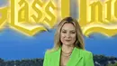 Kate Hudson berpose selama sesi pemotretan untuk pemutaran perdana film "Glass Onion: a knife out misteri" di Madrid, pada 19 Oktober 2022. Kate tampak cantik memamerkan cahaya keemasan lembut dan dengan rambut panjangnya dan diluruskan dengan rapi. (AFP/Javier Soriano)
